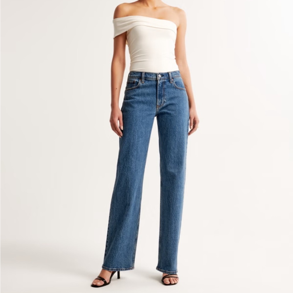 Abercrombie & Fitch Low-Rise Baggy Jeans